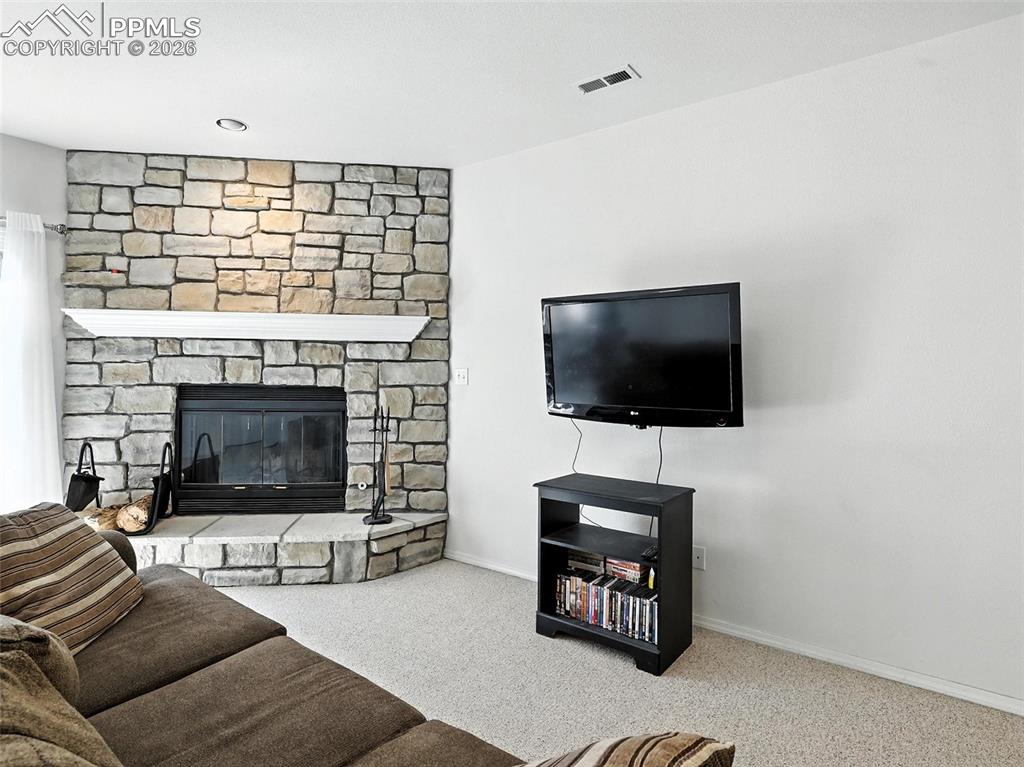 Image 34 of 50: Living Room