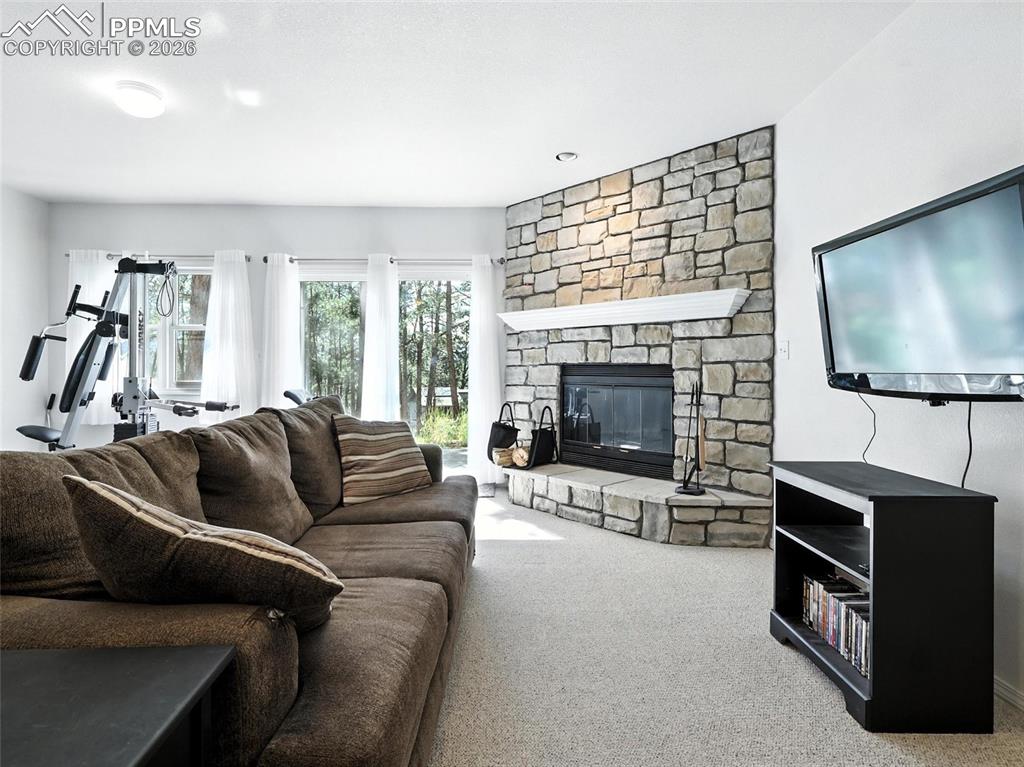 Image 35 of 50: Living Room