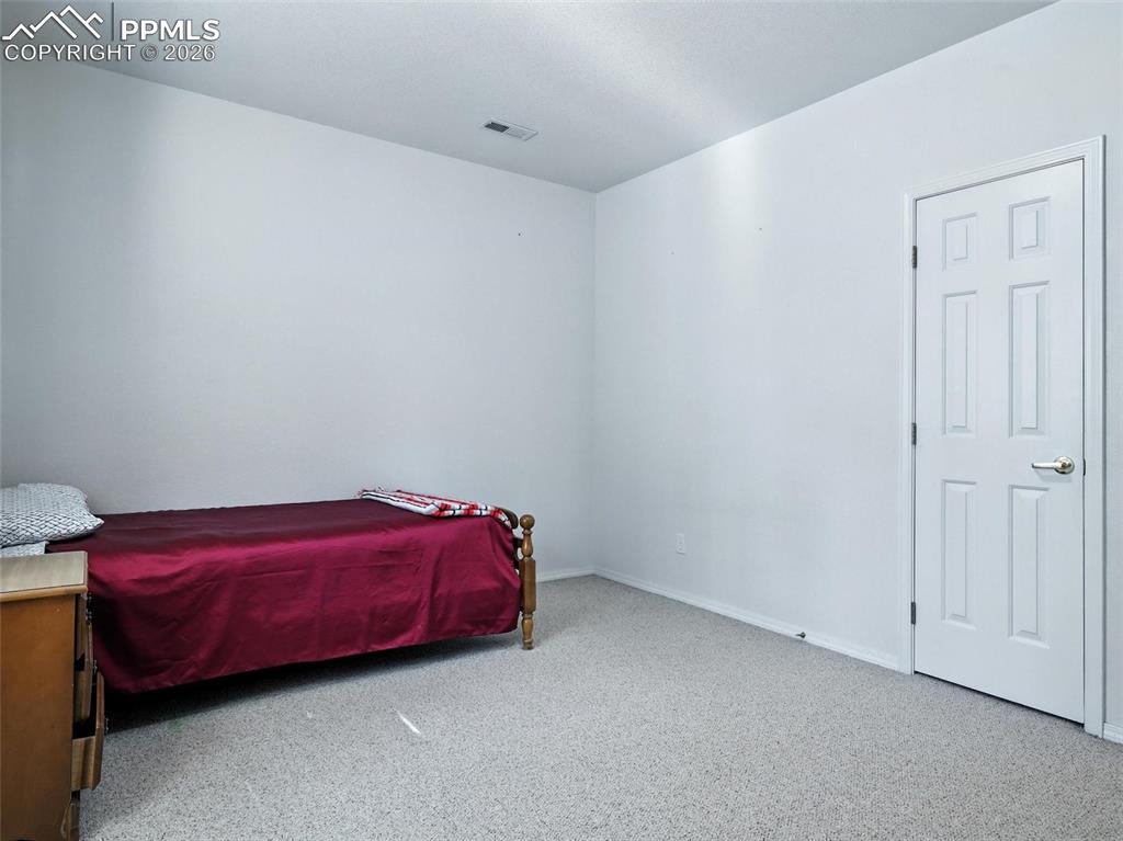 Image 37 of 50: Bedroom