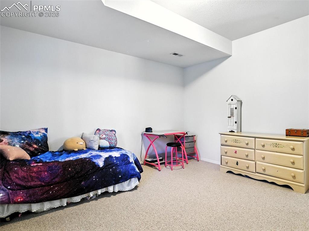 Image 39 of 50: Bedroom