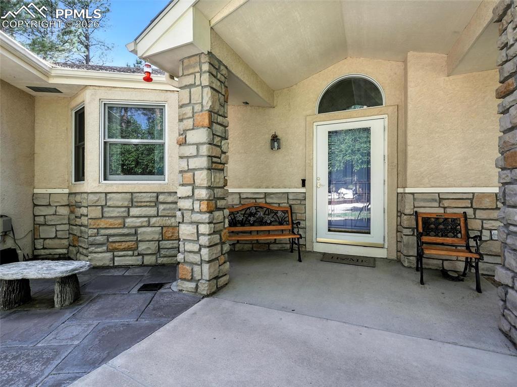 Image 4 of 50: Entry