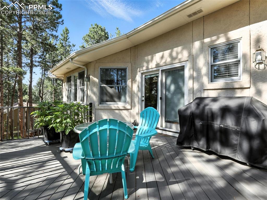 Image 49 of 50: Deck