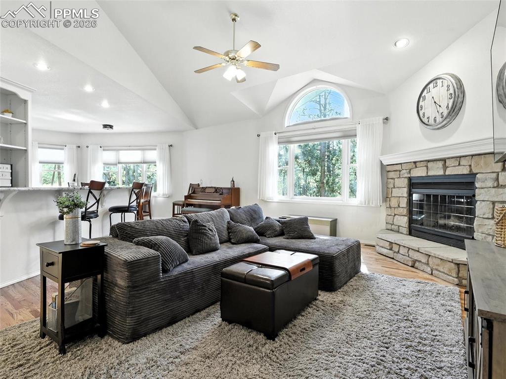 Image 9 of 50: Living Room