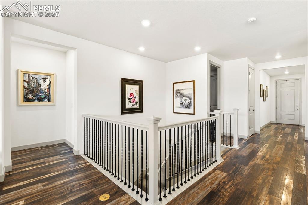 Image 19 of 42: Entrance Foyer