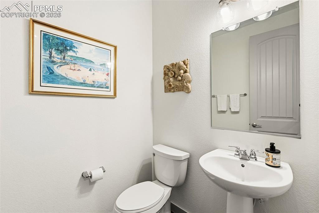 Image 23 of 42: Bathroom