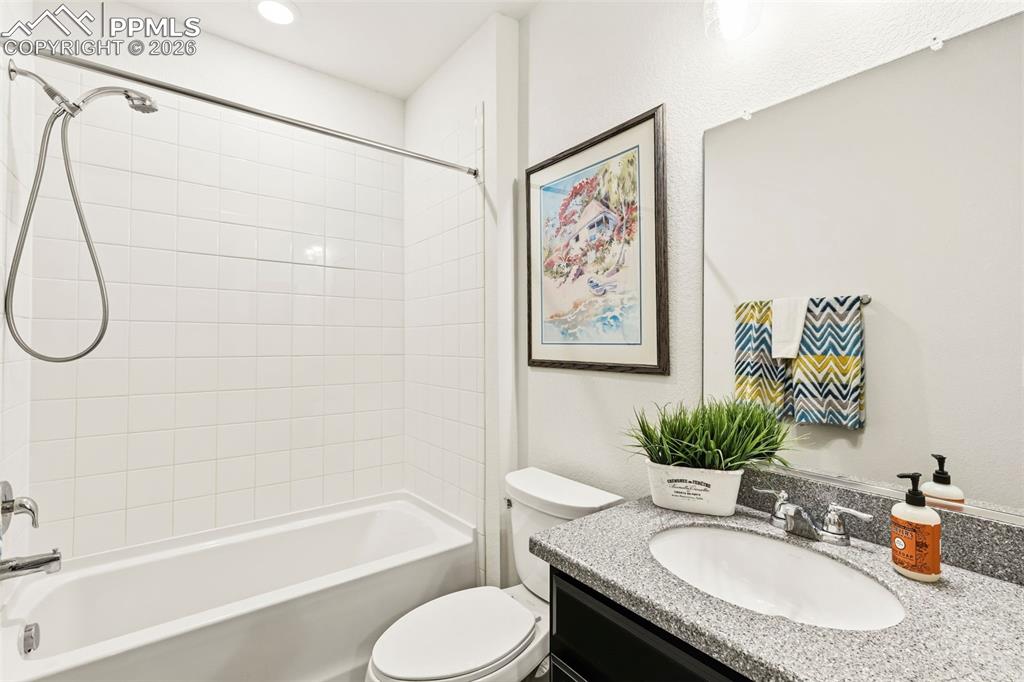 Image 30 of 42: Bathroom