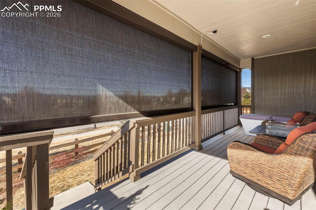 Image 32 of 42: Deck