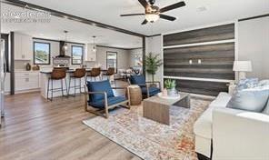 Image 6 of 7: Living Room