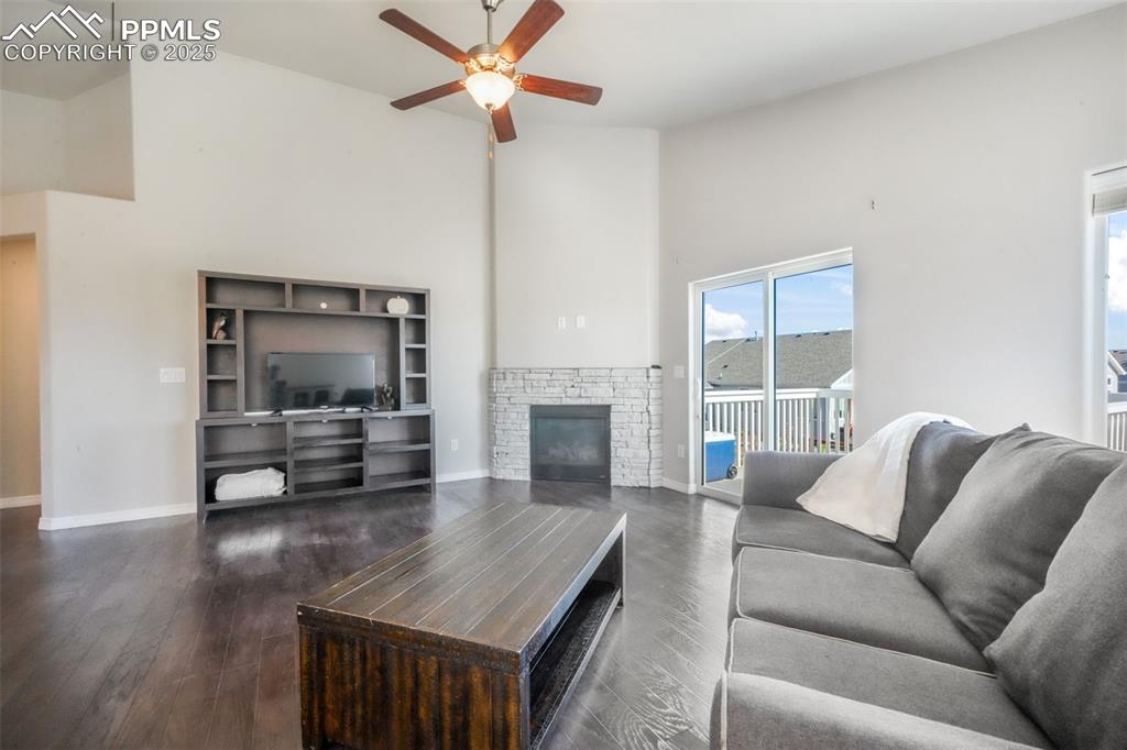 Image 12 of 50: Living Room