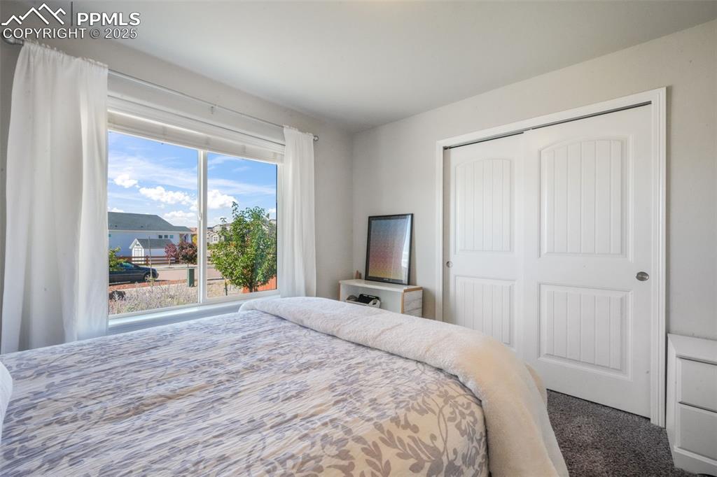 Image 22 of 50: Bedroom