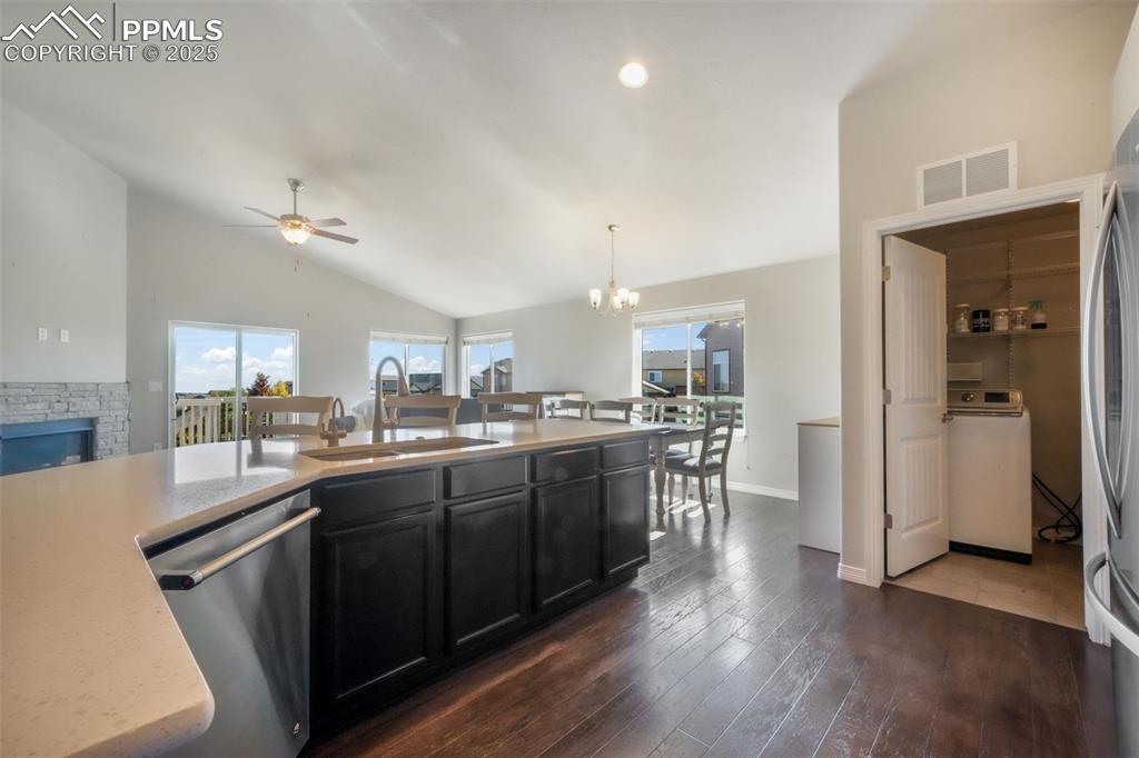 Image 3 of 50: Kitchen