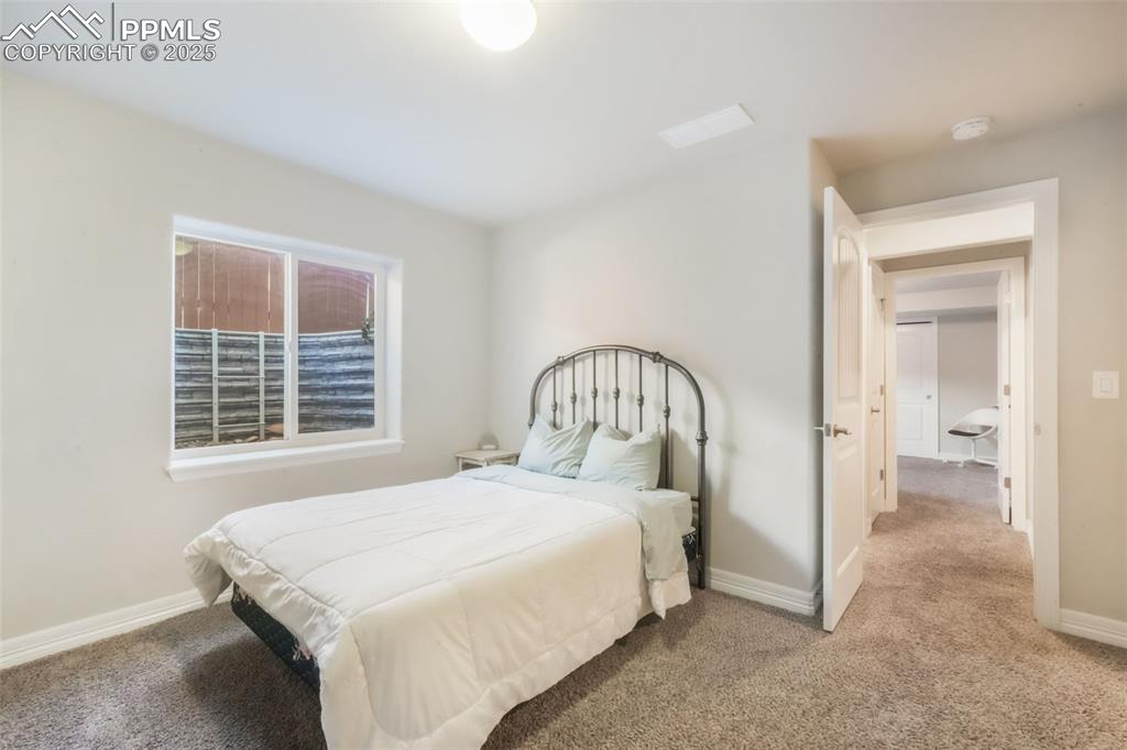 Image 34 of 50: Bedroom