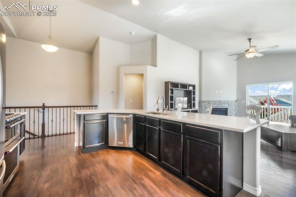 Image 5 of 50: Kitchen