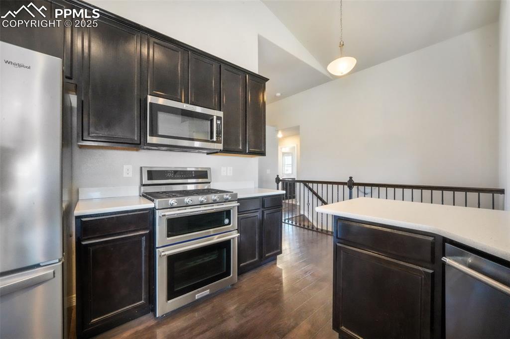 Image 7 of 50: Kitchen