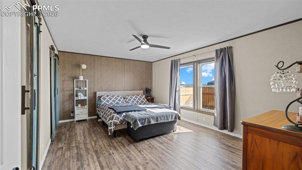 Image 14 of 43: Bedroom