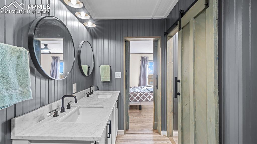 Image 18 of 43: Bathroom