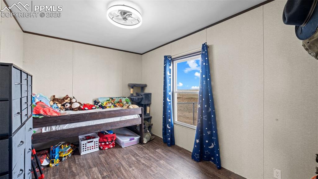 Image 19 of 43: Bedroom