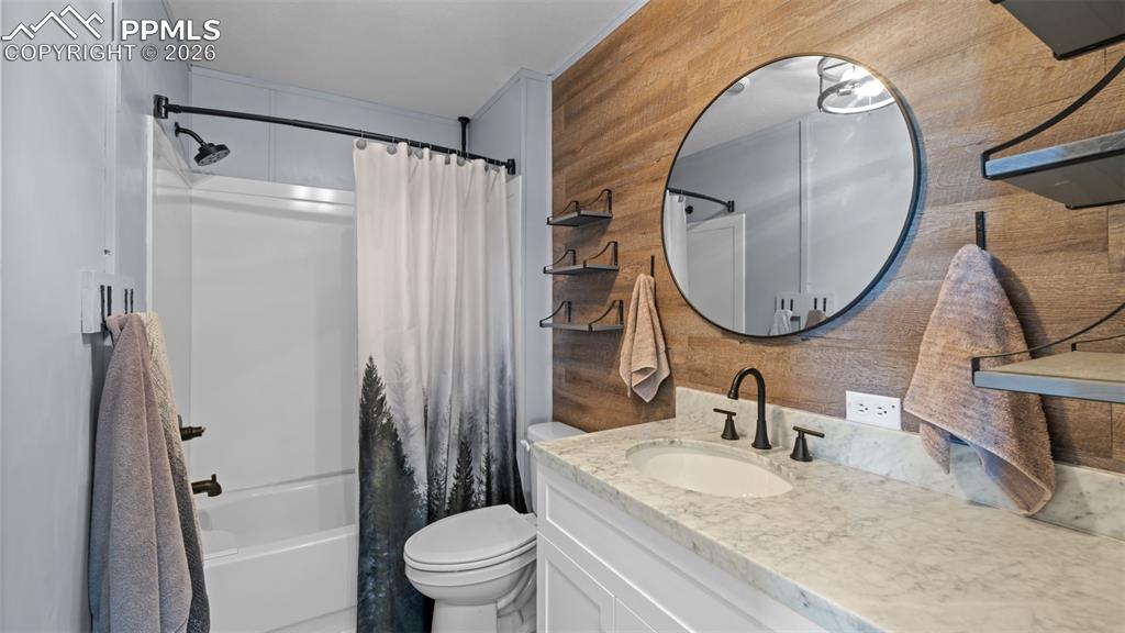 Image 22 of 43: Bathroom