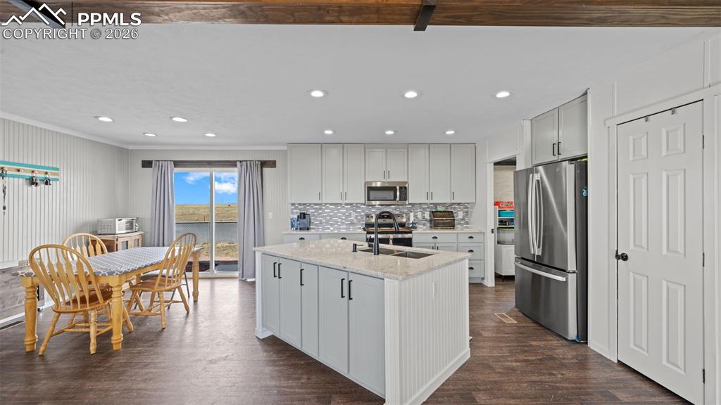 Image 5 of 43: Kitchen