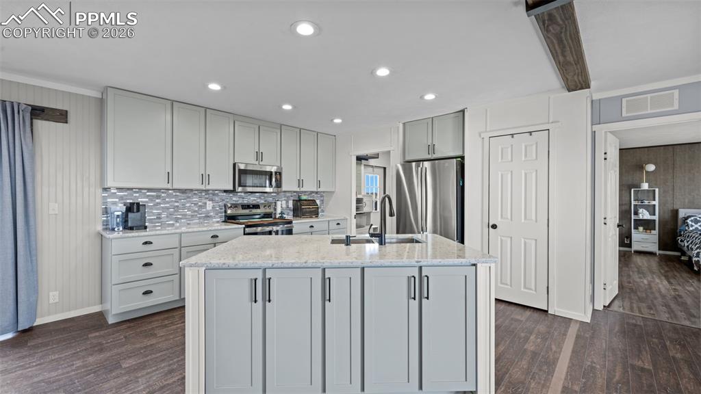 Image 6 of 43: Kitchen