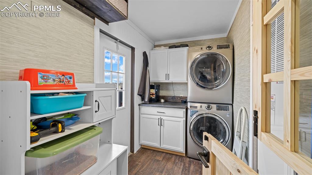 Image 8 of 43: Laundry