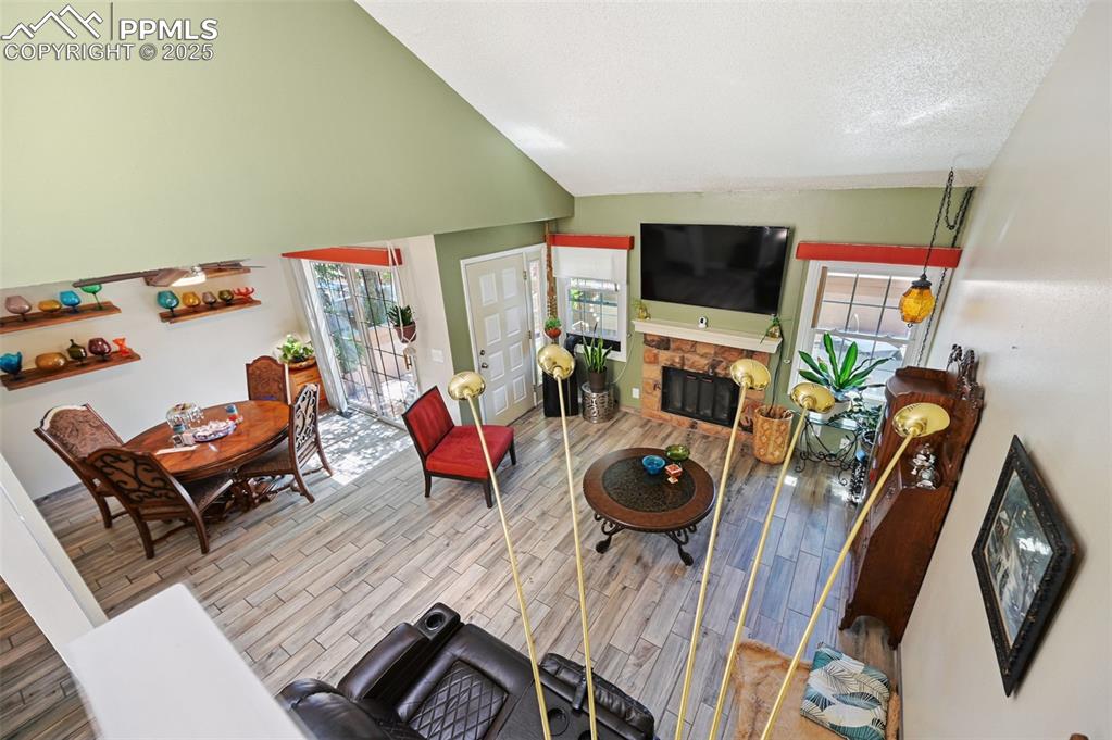 Image 10 of 18: Living Room
