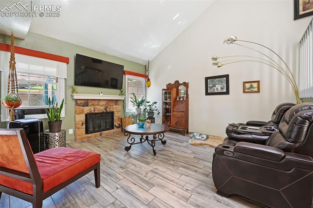Image 11 of 18: Living Room