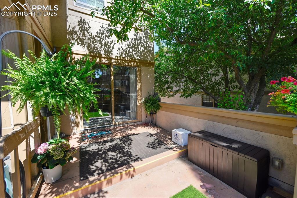 Image 4 of 18: Patio