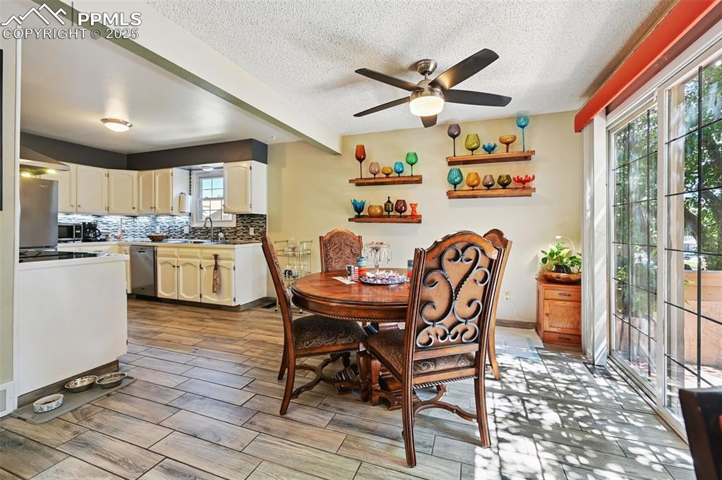 Image 9 of 18: Dining Area