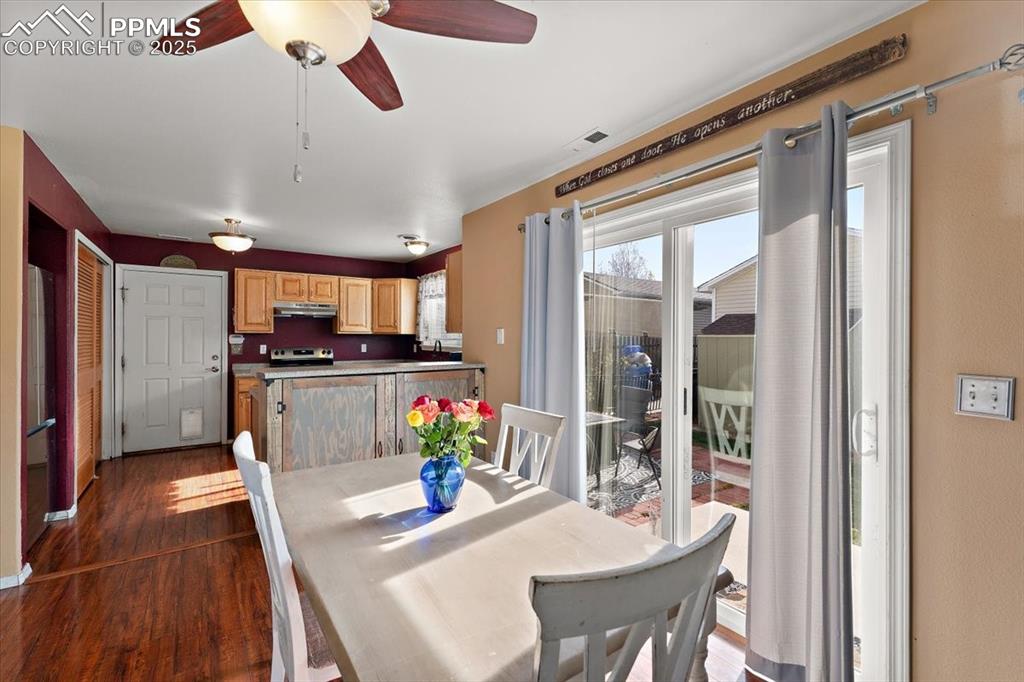 Image 13 of 28: Dining Area