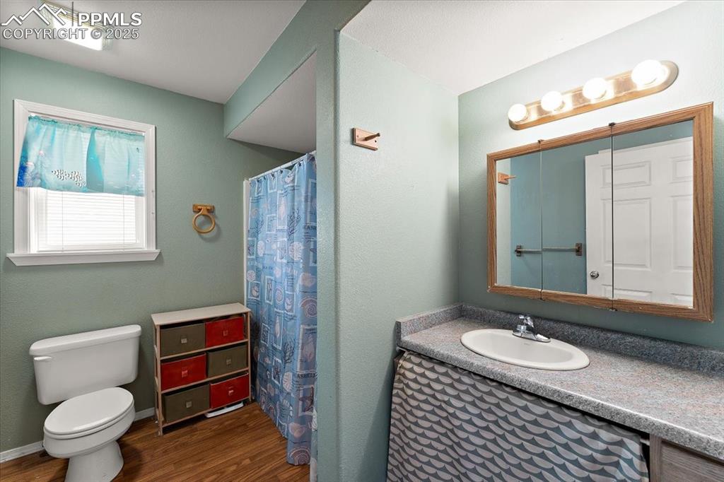 Image 14 of 28: Bathroom