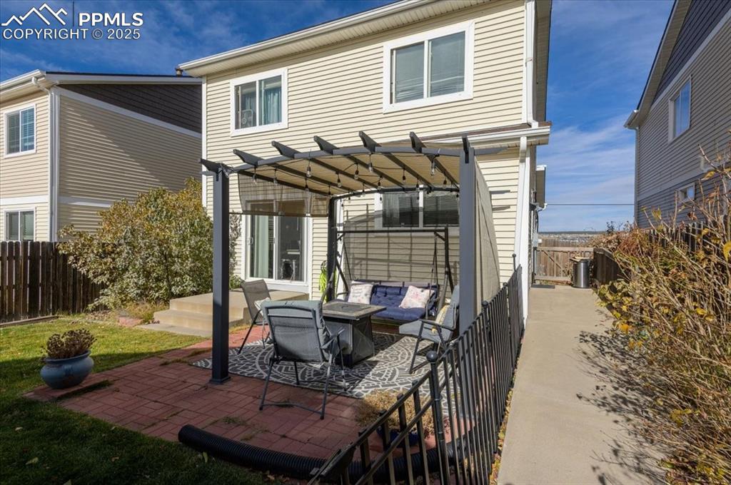 Image 23 of 28: Back of Structure