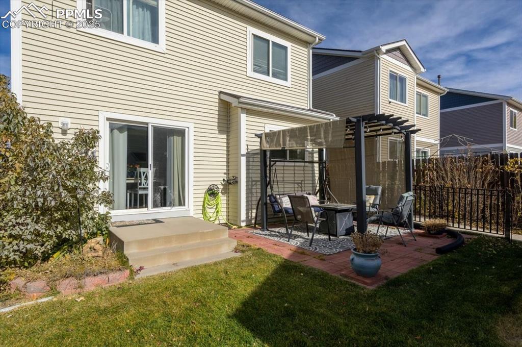 Image 25 of 28: Back of Structure