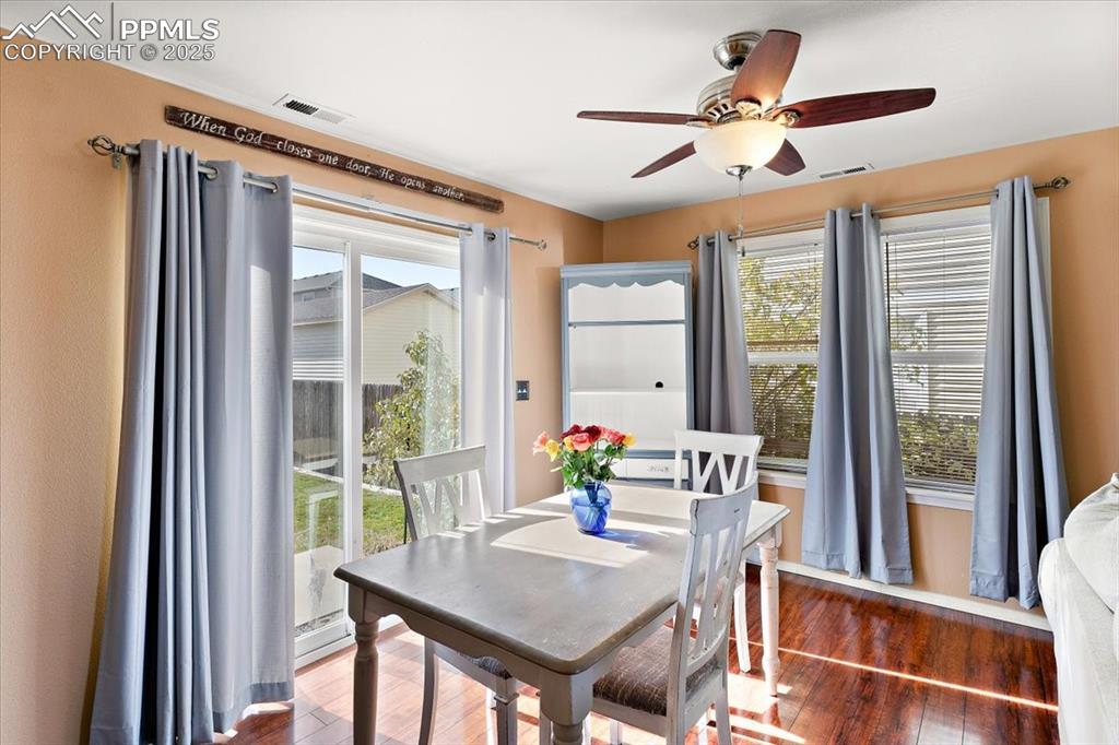 Image 9 of 28: Dining Area