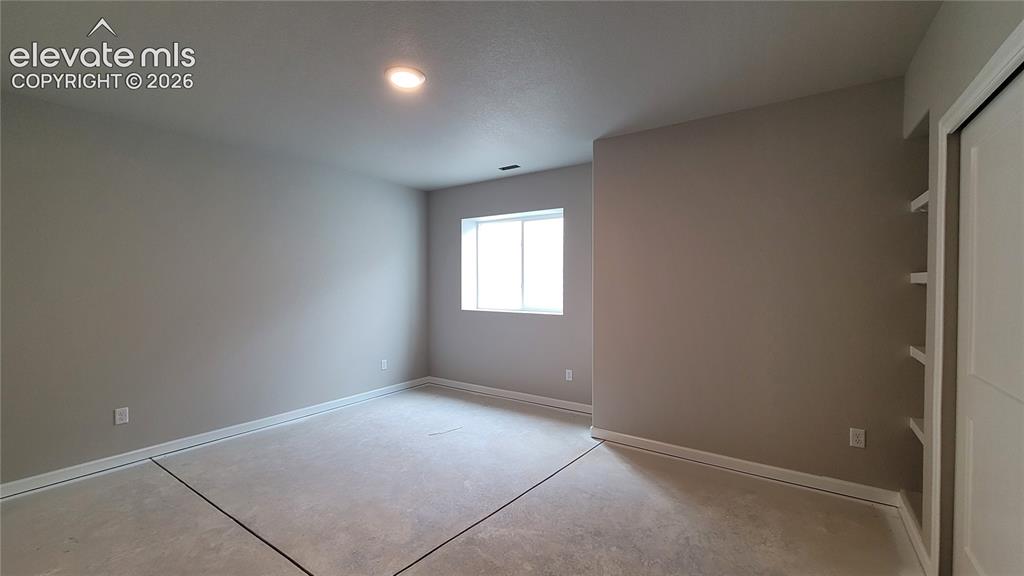 Image 17 of 28: Bedroom