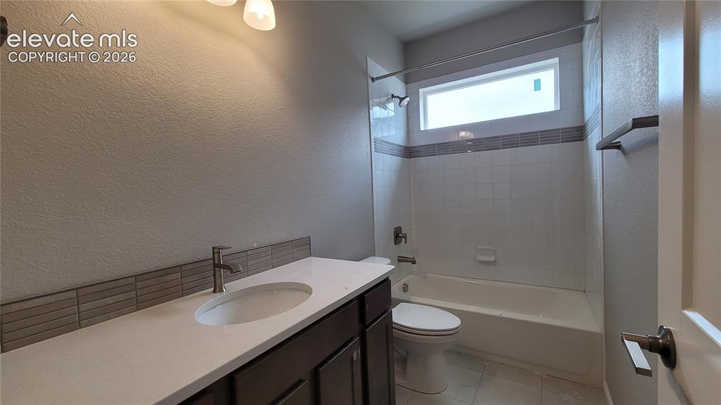 Image 4 of 28: Bathroom