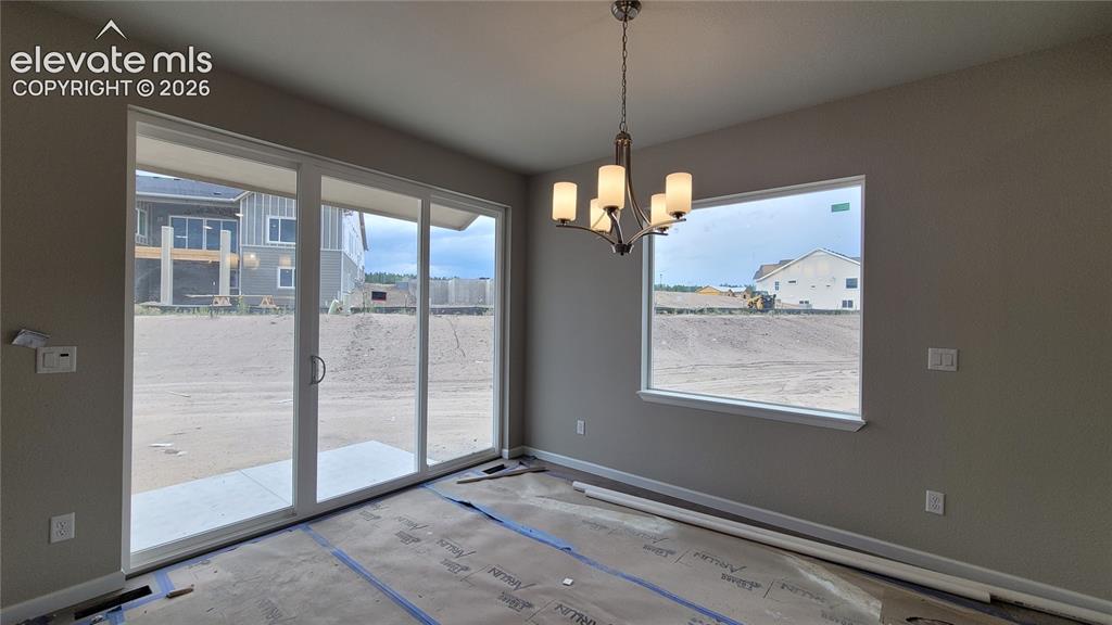 Image 7 of 28: Dining Area