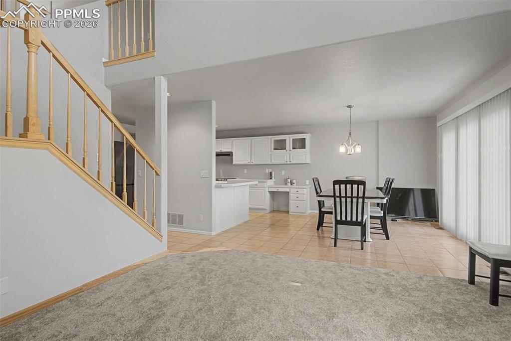 Image 11 of 36: Dining Area