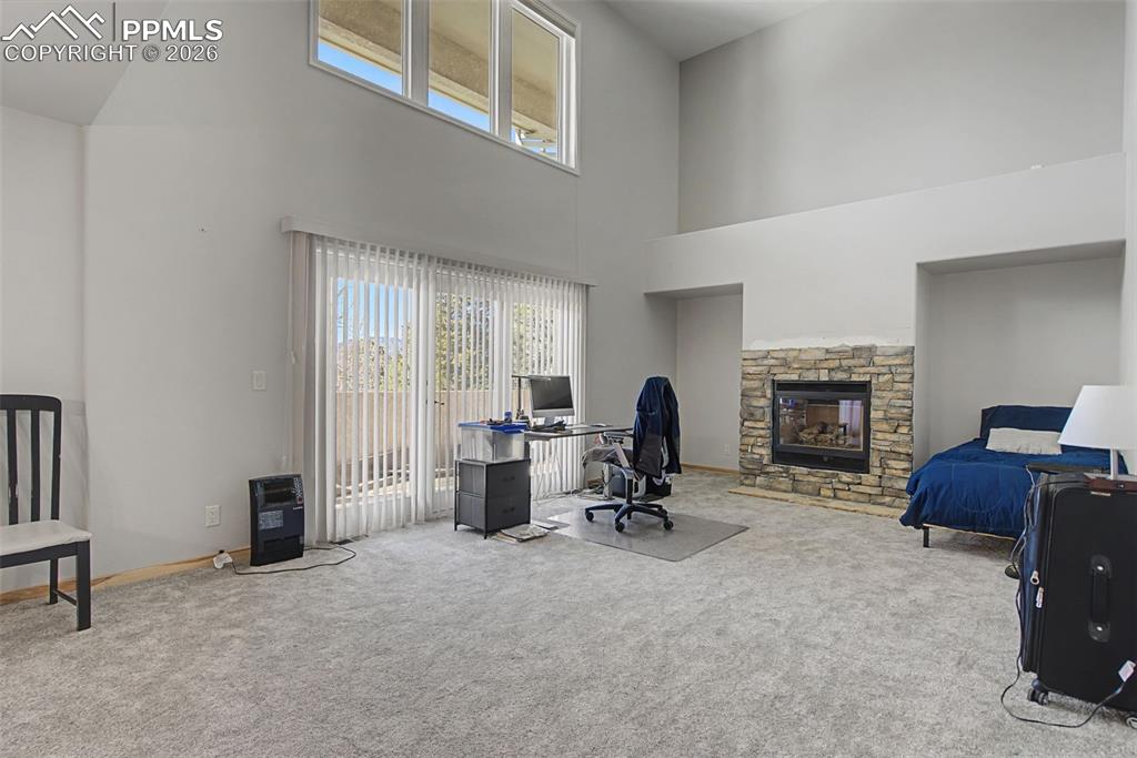 Image 12 of 36: Office