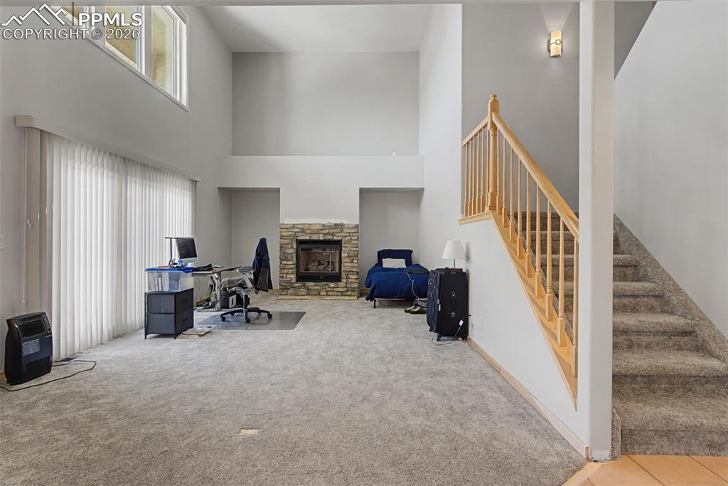 Image 13 of 36: Office