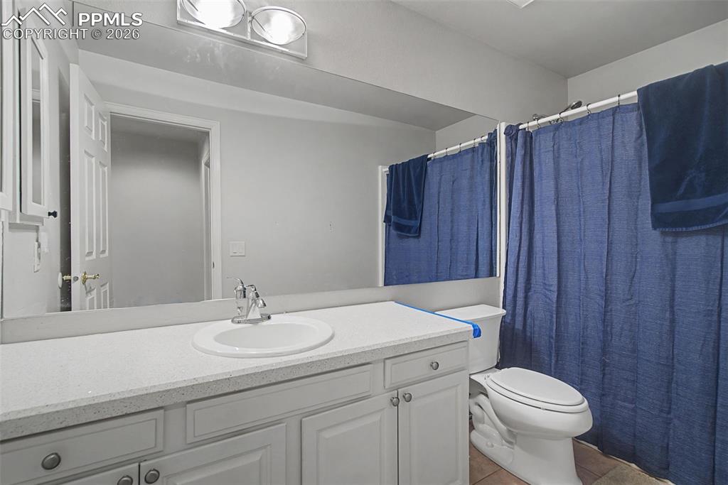 Image 15 of 36: Bathroom