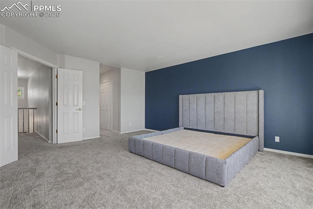 Image 19 of 36: Bedroom