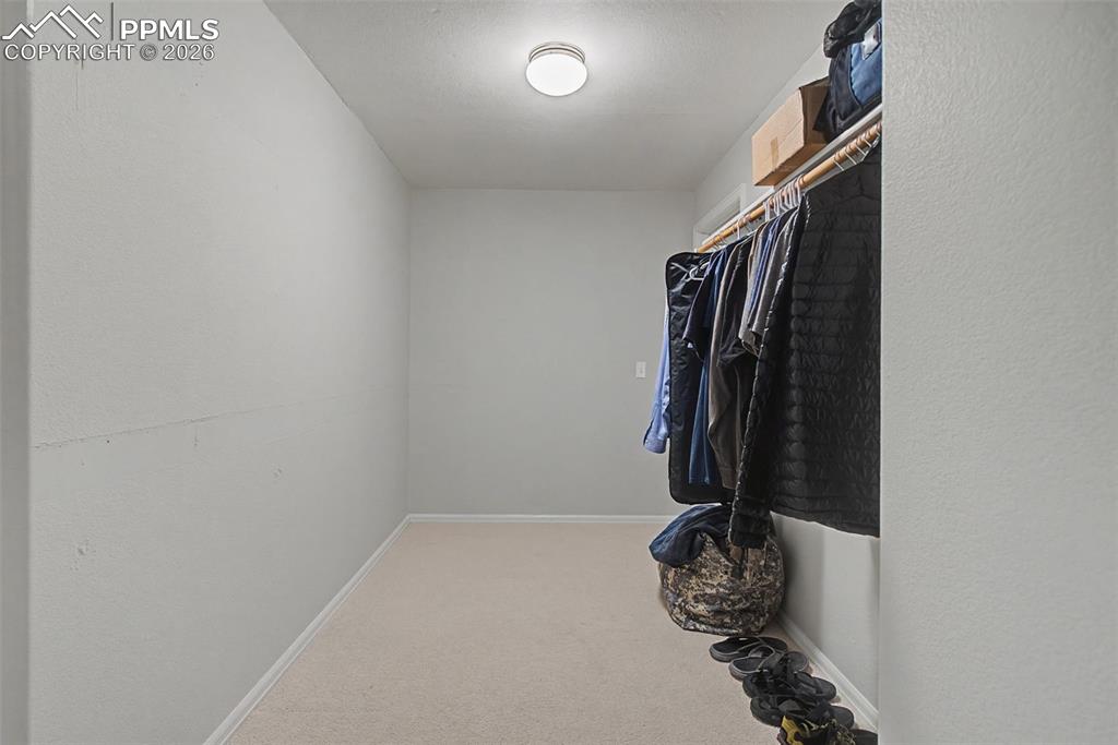 Image 29 of 36: Closet