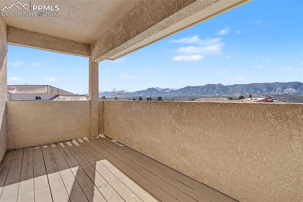 Image 33 of 36: Deck