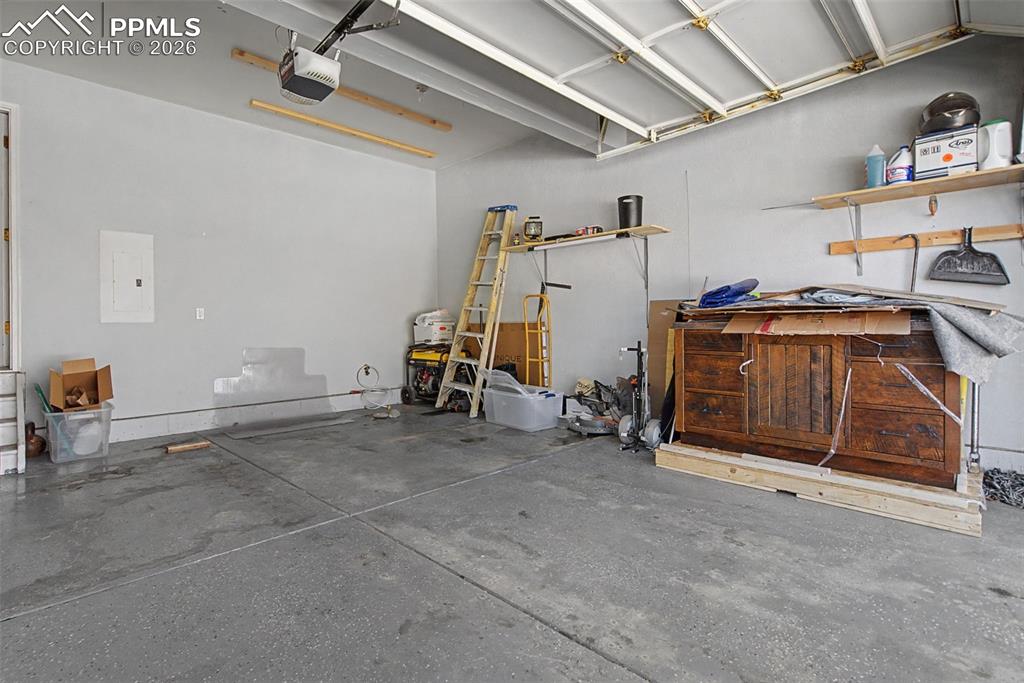 Image 36 of 36: Garage