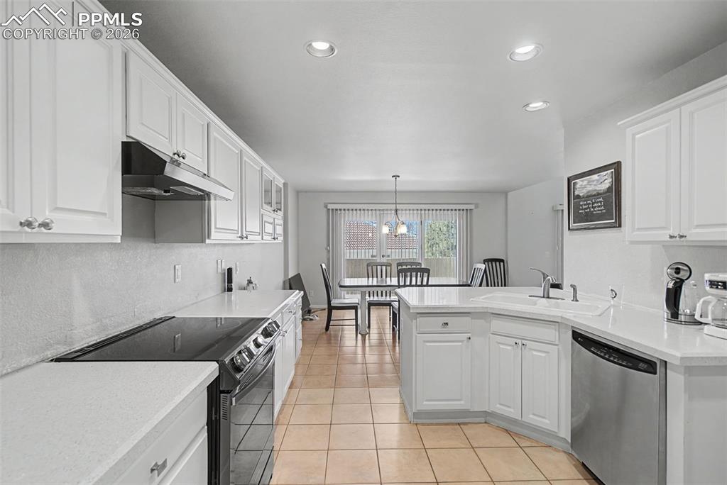 Image 7 of 36: Kitchen