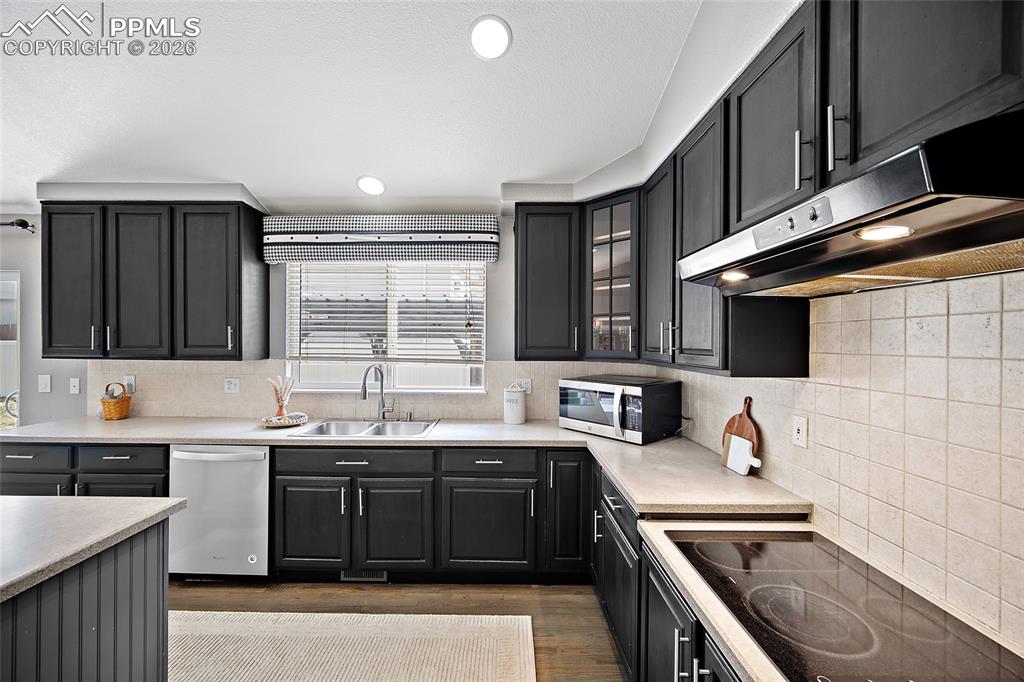 Image 11 of 45: Kitchen