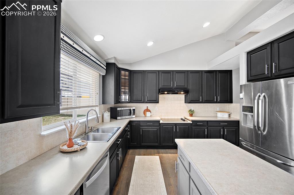 Image 14 of 45: Kitchen