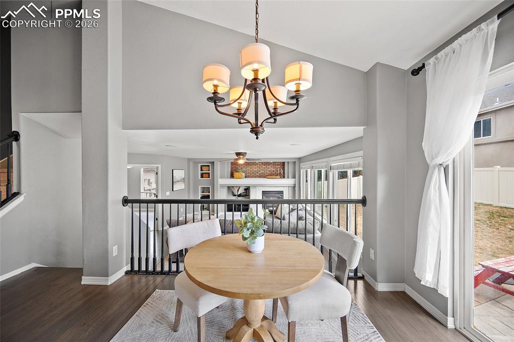 Image 16 of 45: Dining Area