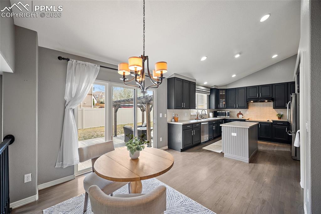 Image 17 of 45: Kitchen